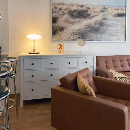 Nur Wenige Gehminuten Zum Zentrum Und 17 - Sellin (Rugen)