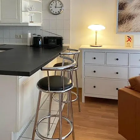 Nur Wenige Gehminuten Zum Zentrum Und 17 - * Sellin (Rugen)